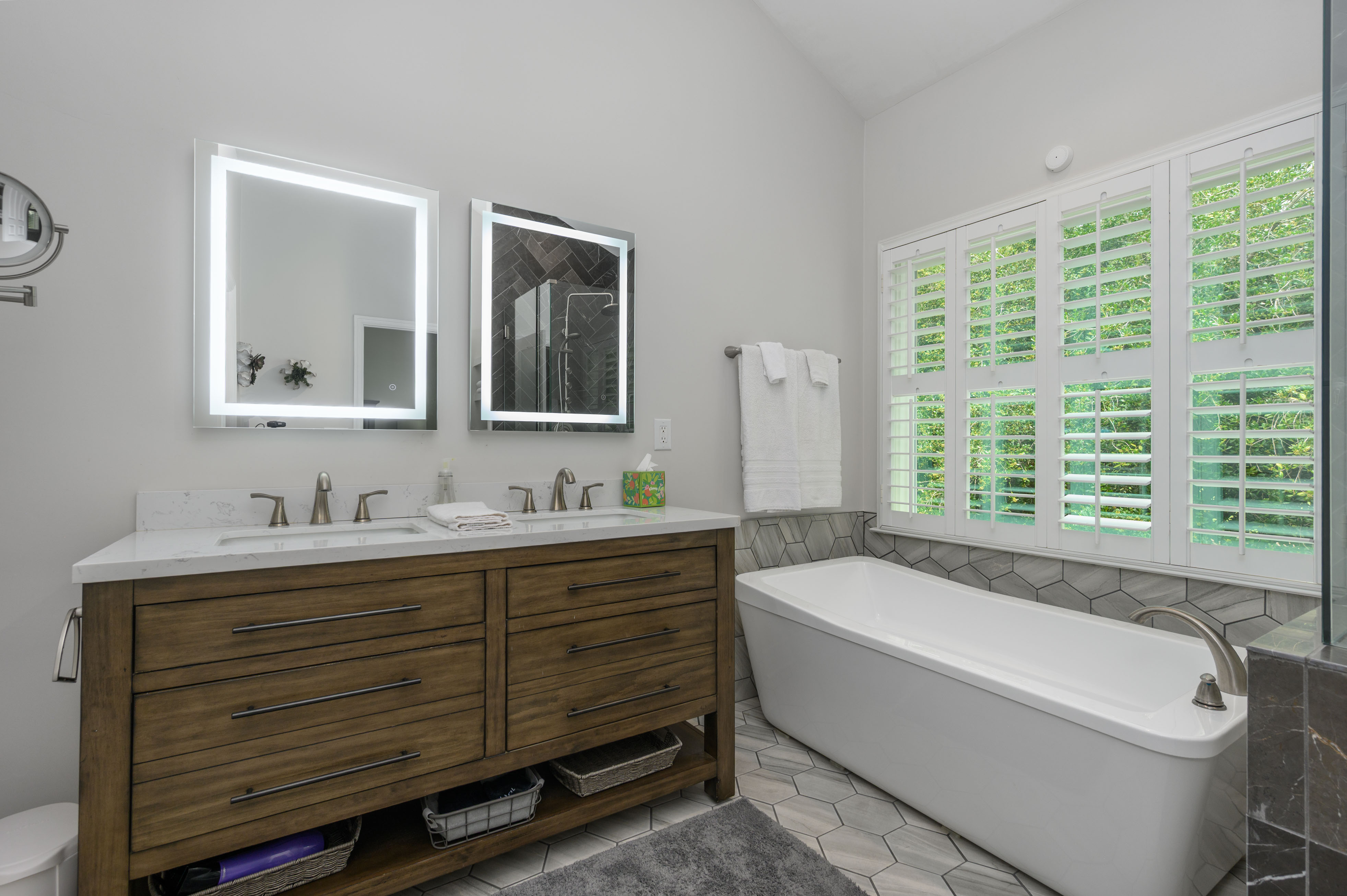124 Oakton North image 12